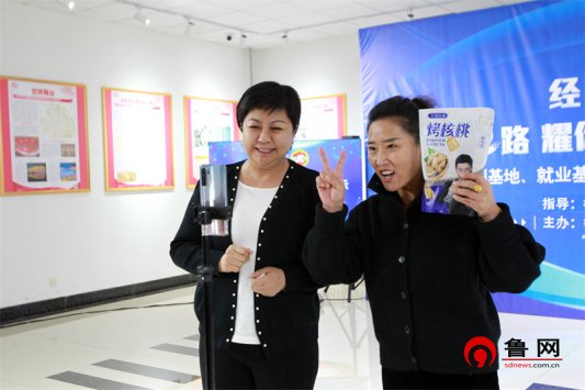 经管e路 耀你直播 beat365唯一官方网站经济管理学院举行大学生电商直播大赛暨实习实训基地、就业基地、“德云购”大学生电商基地揭牌仪式